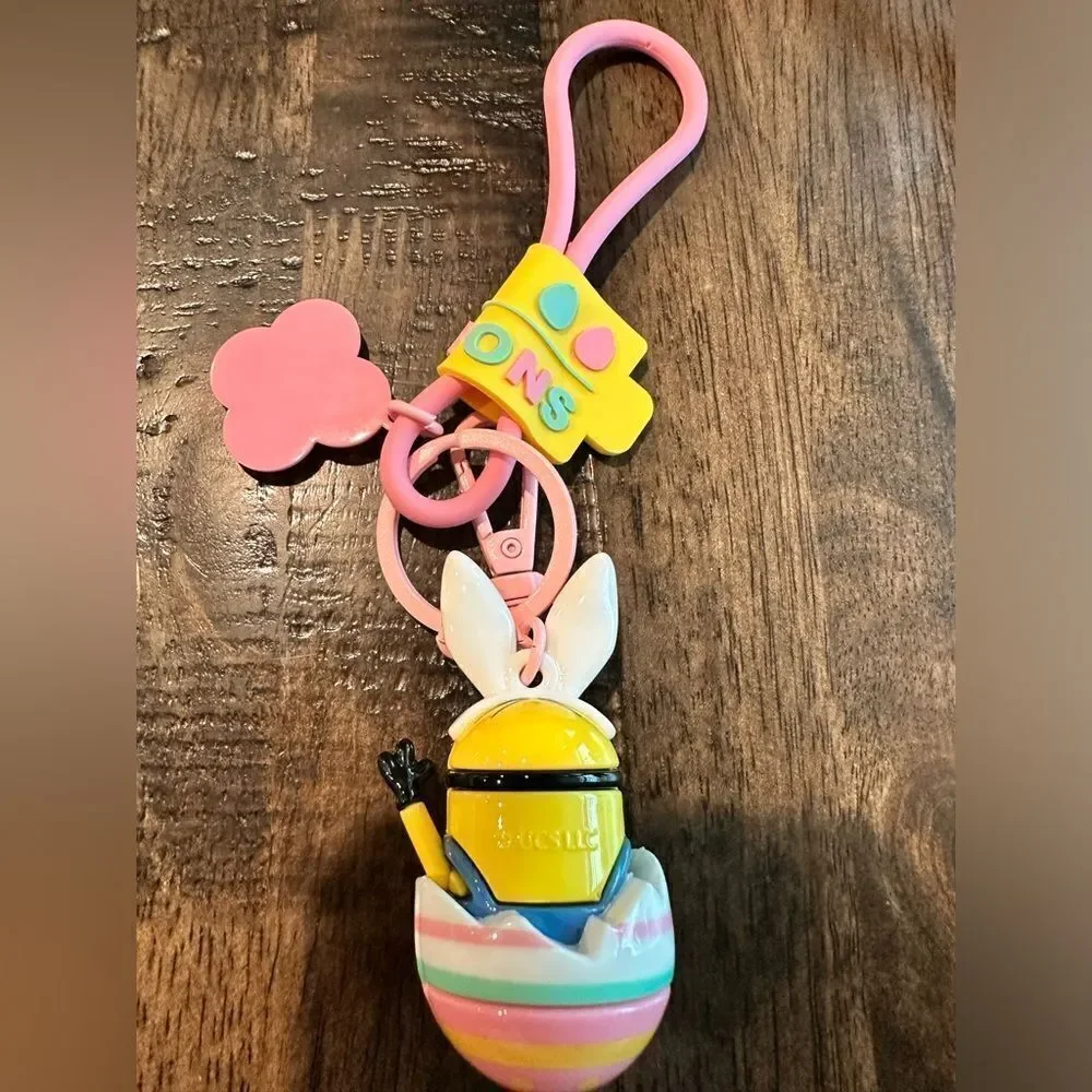 NWT Minion Despicable Me Minion Doll Keychain Bag Pendant Charms